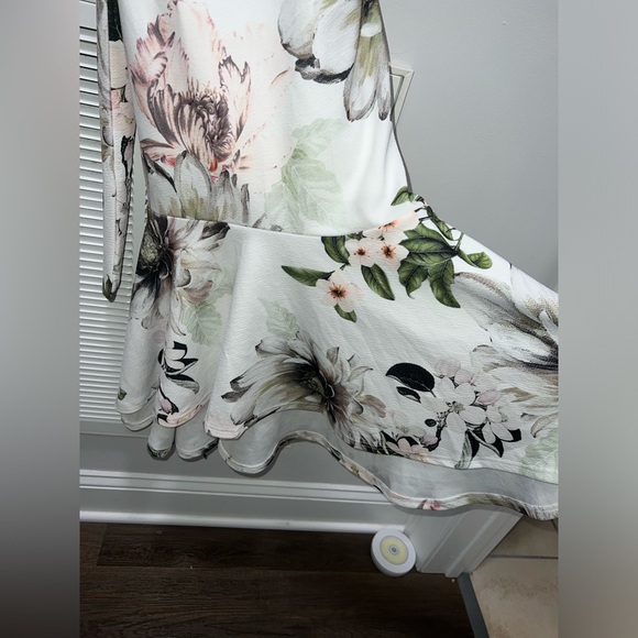 NWT Selfie Leslie White Chrysanthemum Floral Formal Midi Dress - Picture 4 of 9